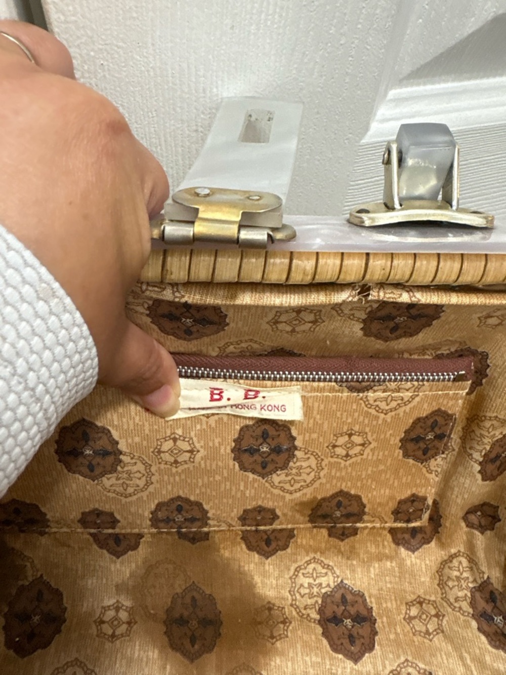 Vintage 50’s Wicker Handbag With Turquoise Accent and Pearl Handle BB Hong Kong - Picture 5 of 6